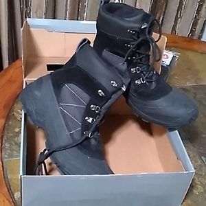 sz 12 Adventuridge men's winter boots